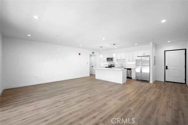 Building Photo - 10657 Moorpark St