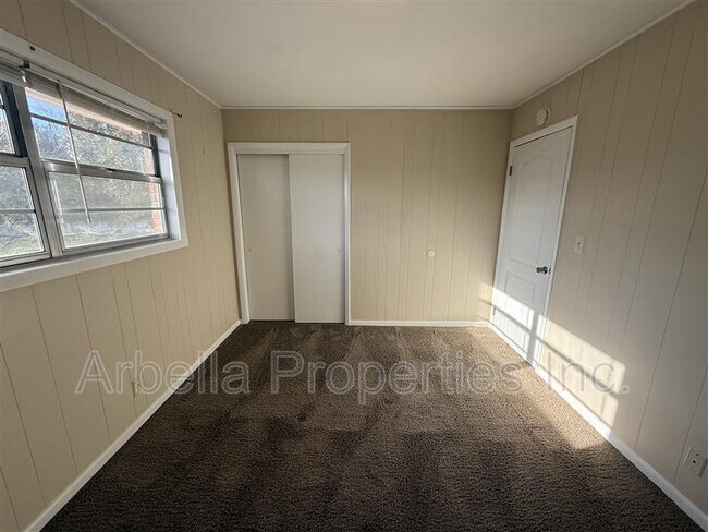 Building Photo - 1404 Bloomingdale Rd