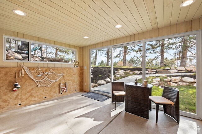 Building Photo - Beautiful 4 Bd. 3 Bath Home w/Mother-In-La...