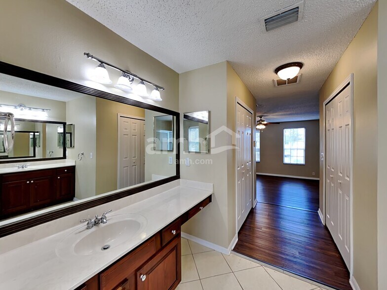 Building Photo - 1415 Loretto Cir