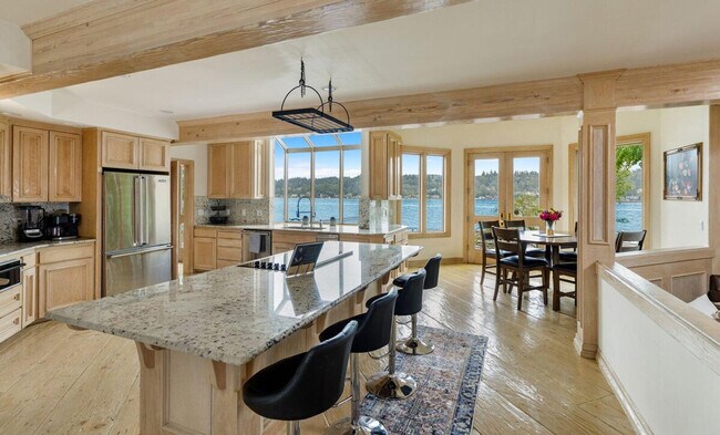 Building Photo - 6408 E Mercer Way