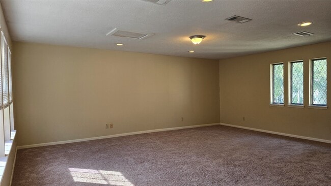 Building Photo - 6207 Jadecrest Dr