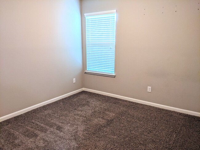 Building Photo - Available for August 2025 Move-in! Wonderf...