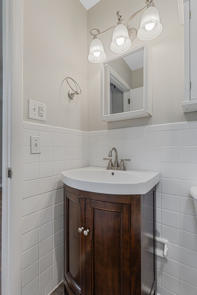 Building Photo - 4815 Danby Dr