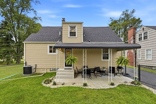 Building Photo - Furnished 3-Bedroom Single-Family Home in Lancaster