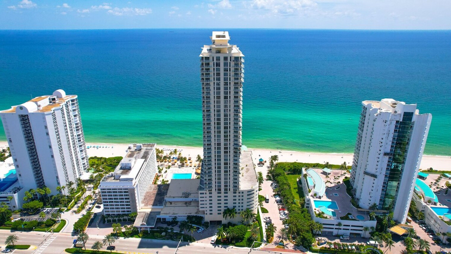 Building Photo - 16711 Collins Ave