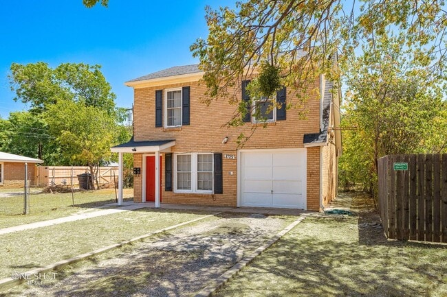 Building Photo - 1725 Ave D