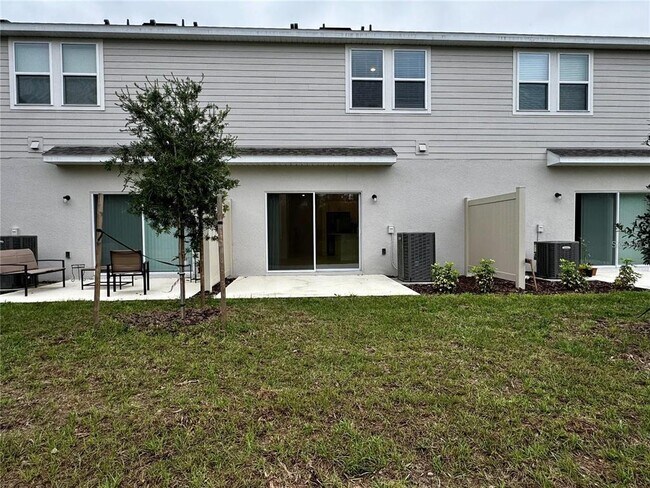 Building Photo - 3037 Canary Ave