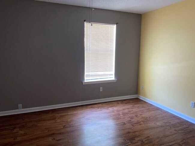 Building Photo - 25 Jefferson Cir