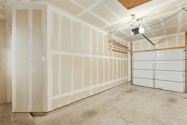 Building Photo - 1900 Scofield Ridge Pkwy