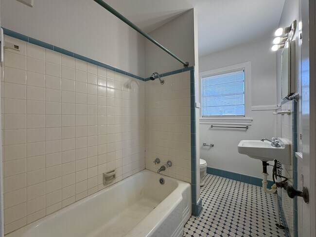 Bathroom - 401 E 6th St