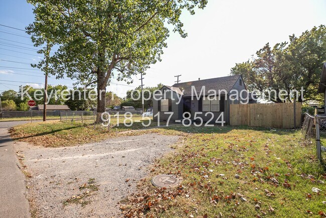 Building Photo - 1502 N Columbia Ave