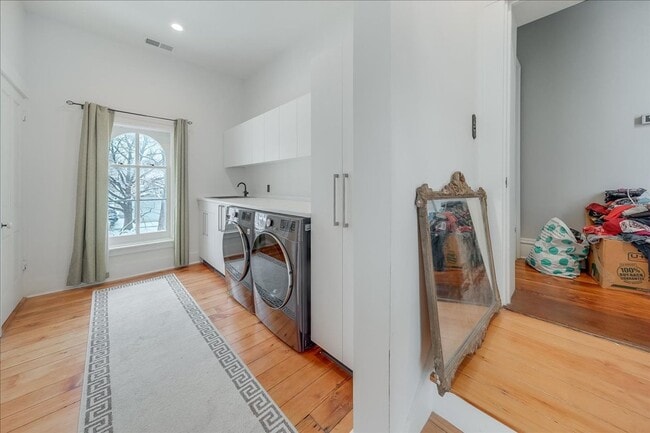 Building Photo - Historic, Character-Rich House - 3 Bed, 3 Bath (2 Full, 2 Half)