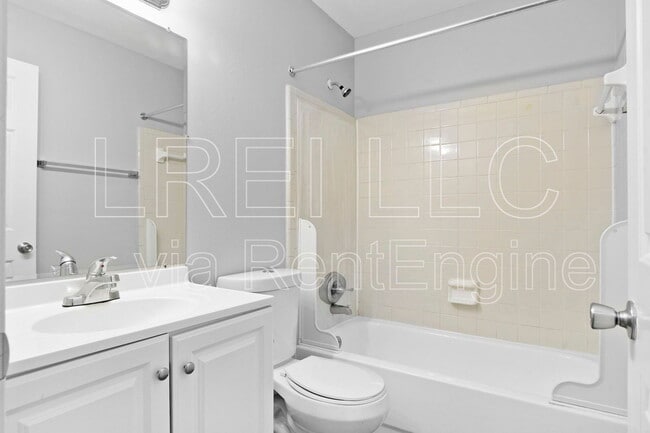 Building Photo - 3400 Clingstone Way