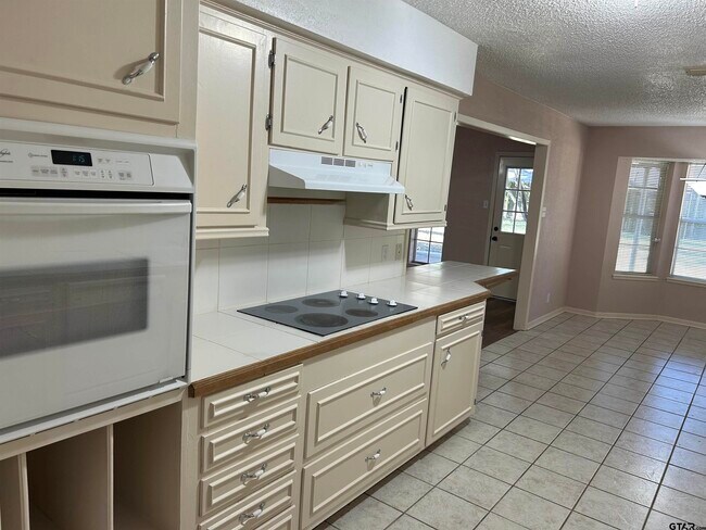 Building Photo - 4615 Edinburgh Dr