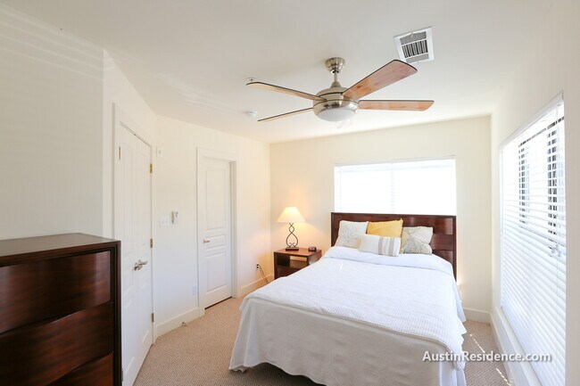 Building Photo - 711 32nd W St