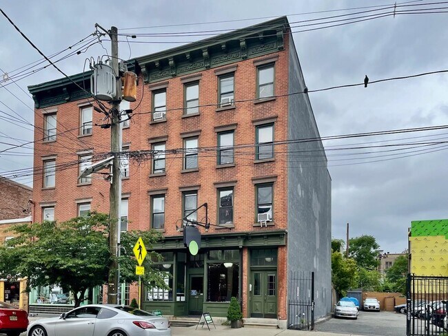 Building Photo - 553 Jersey Ave