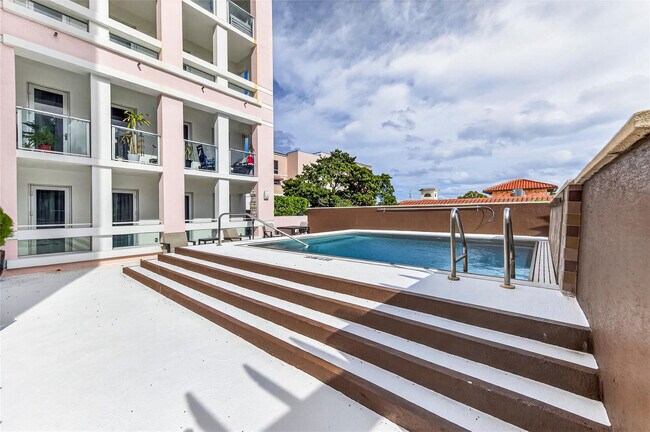 Building Photo - 455 E Palmetto Park Rd