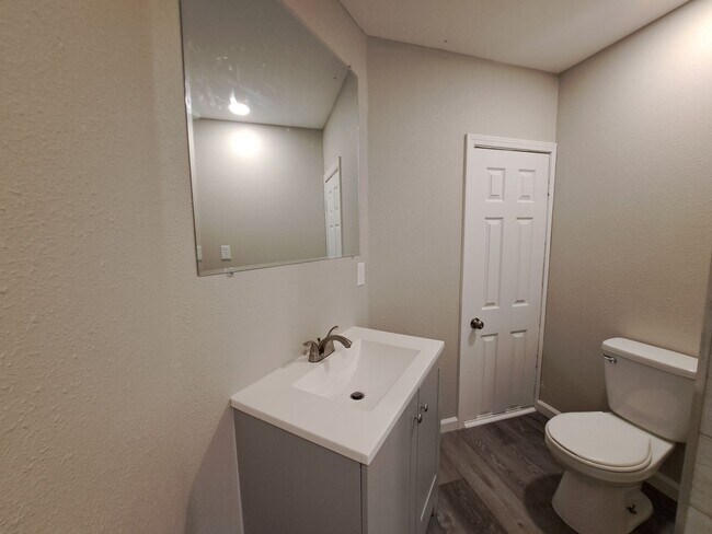 Building Photo - Nicely Renovated 3BR/2BA Mobile Home in Ba...