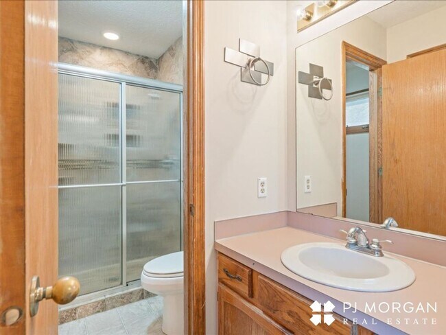 Building Photo - 3 bedroom , 2 bathroom House - Coming Soon