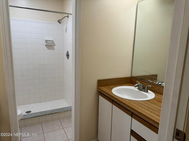 Building Photo - 7620 Baymeadows Cir W