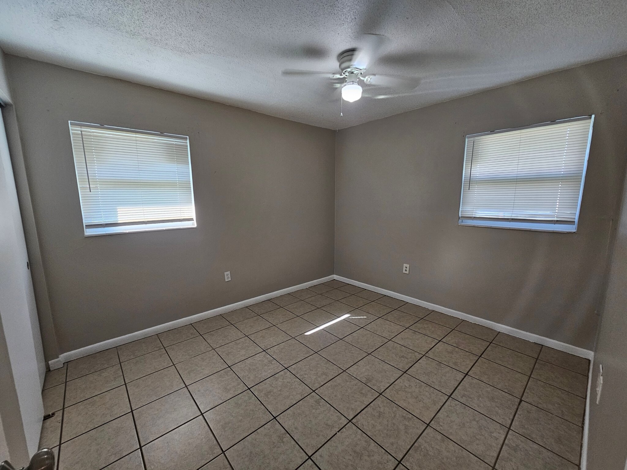 Building Photo - 4719 Manatee Dr