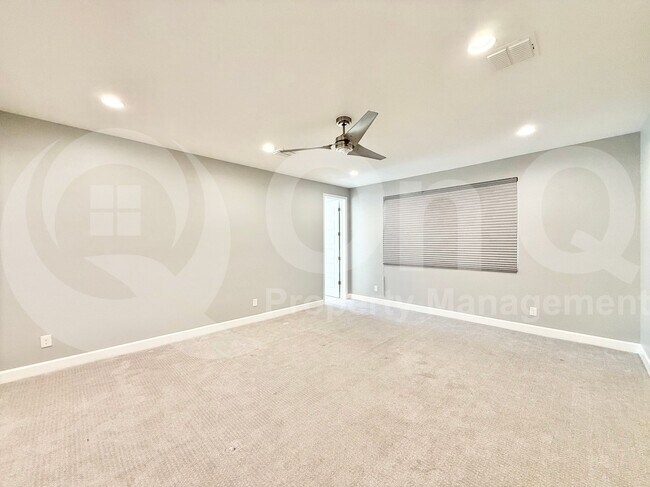 Building Photo - 262 E Lantana Dr