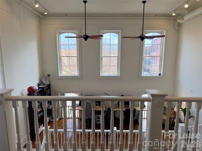 Building Photo - 113 N Main St