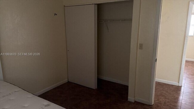 Building Photo - 421 Las Palmas Cir