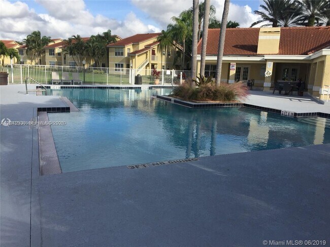 Building Photo - 701 Vista Isles Dr