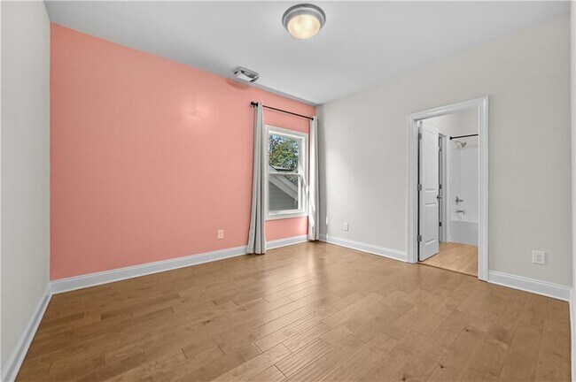 Building Photo - 3475 Benedict Pl