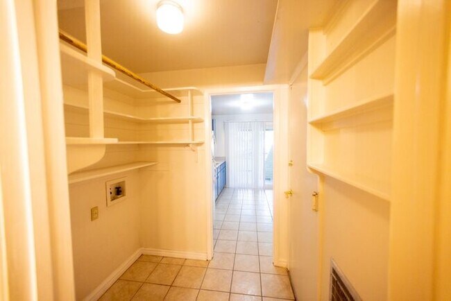 Building Photo - Cute 2 Bedroom East Sparks Townhouse