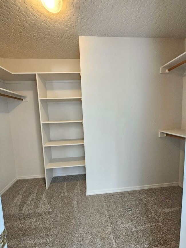 Building Photo - NEW TO MARKET 4 Bedroom Home - Central Mer...