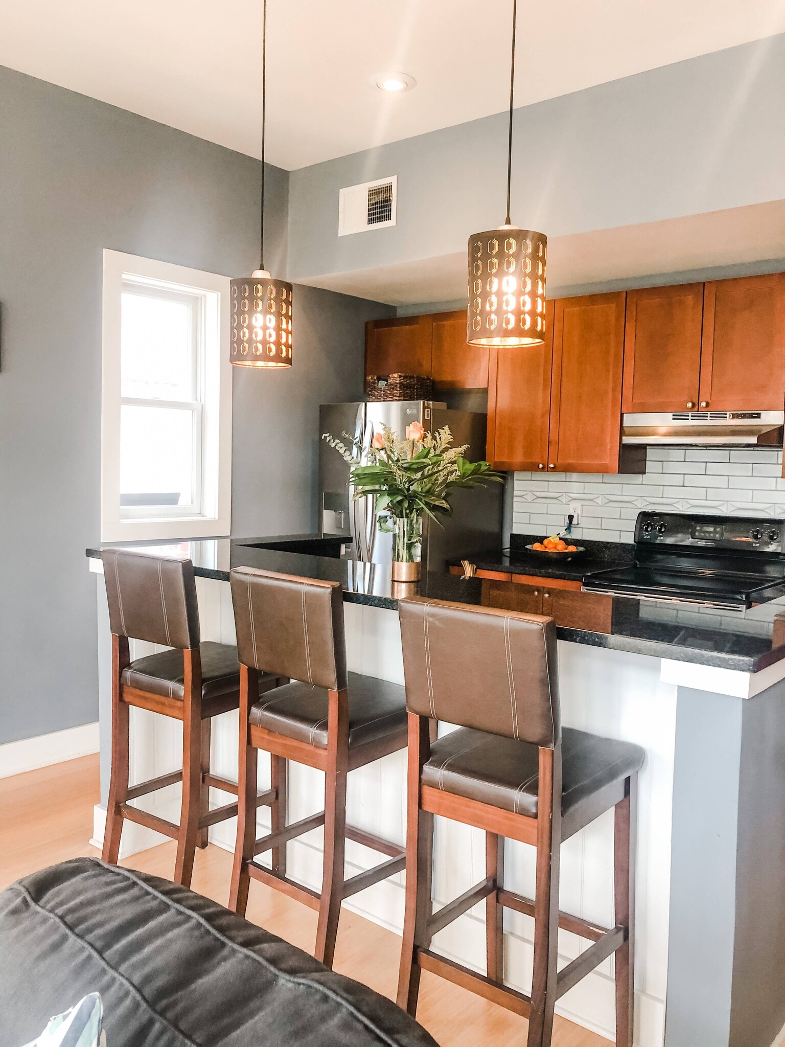 Kitchen island bar counter - 924 Garrett St