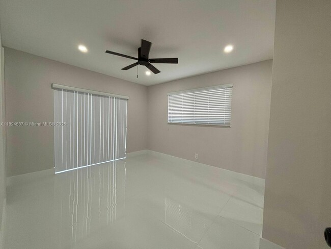 Building Photo - 3609 SW 23rd St