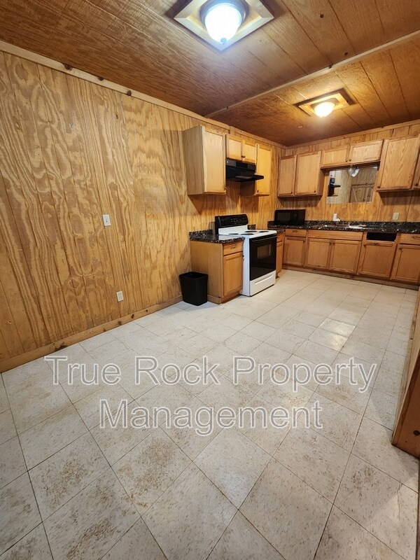 Building Photo - 104 W Main