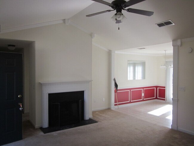 Building Photo - Awesome 3 Bedroom in Pinecrest!