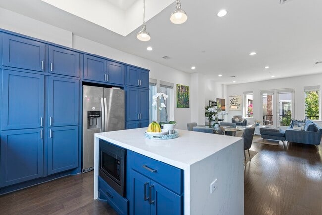 Building Photo - 1925 Shearn St