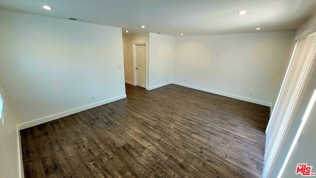 Building Photo - 17629 Burbank Blvd