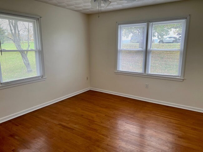 Building Photo - Large home in convent Blacksburg location