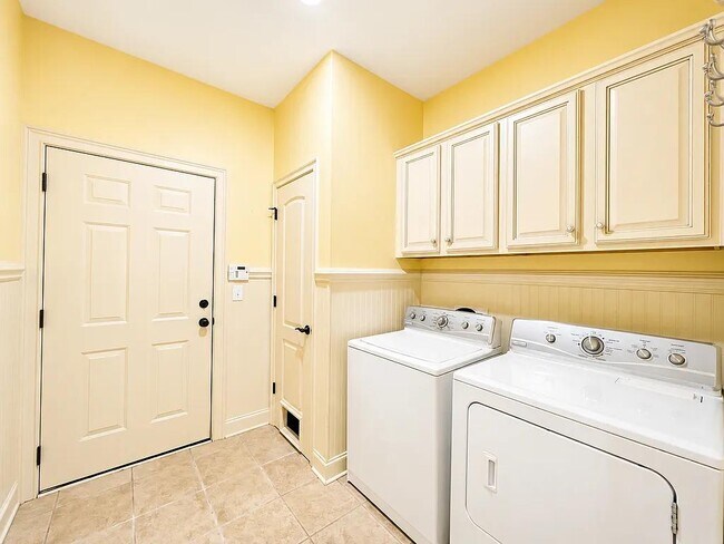 Building Photo - 128 Fox Farm Way