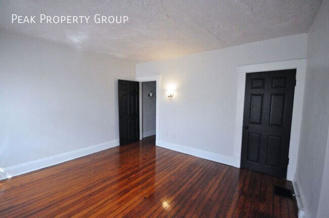 Building Photo - 206 E 9th Ave