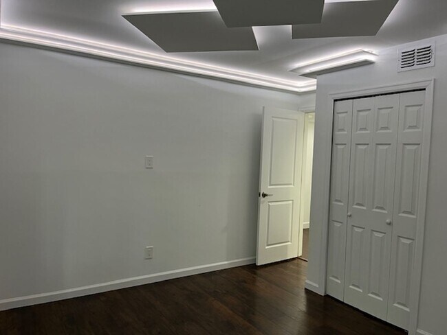 Building Photo - 1734 Foxhall Cir