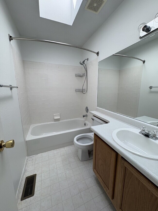 Building Photo - 4 bedroom - Canoe Creek