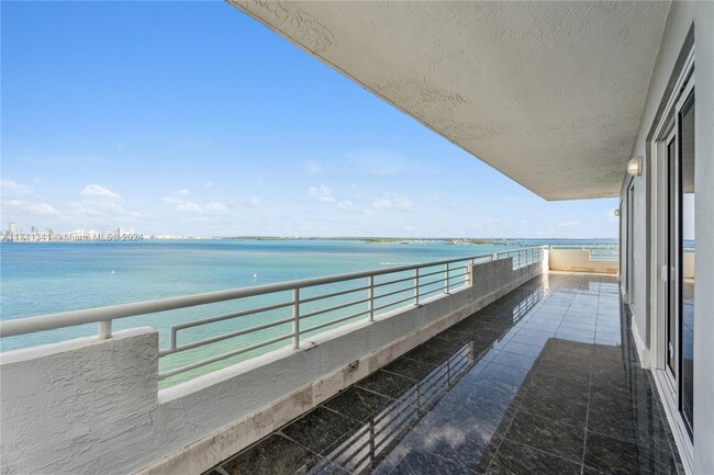 Building Photo - 1402 Brickell Bay Dr