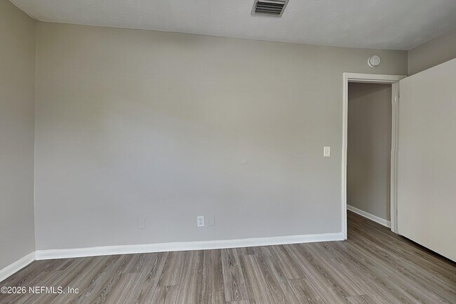 Building Photo - 671 Custer Cir