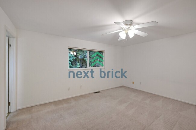 Building Photo - Spacious 4-Bedroom Retreat with 3 Full Baths in the Heart of Redmond – 2,490 Sq Ft of Comfort!