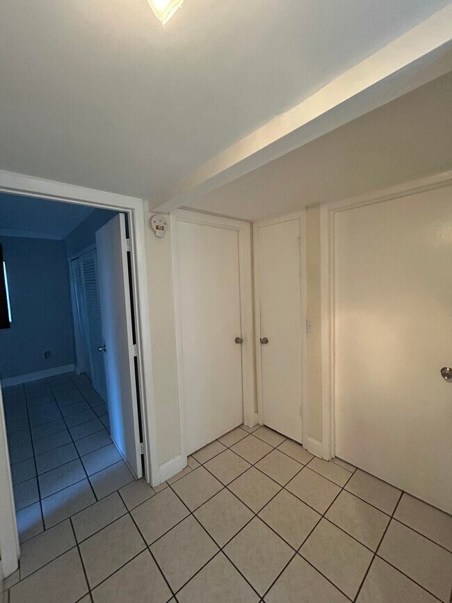 Building Photo - 5839 Daphne Dr