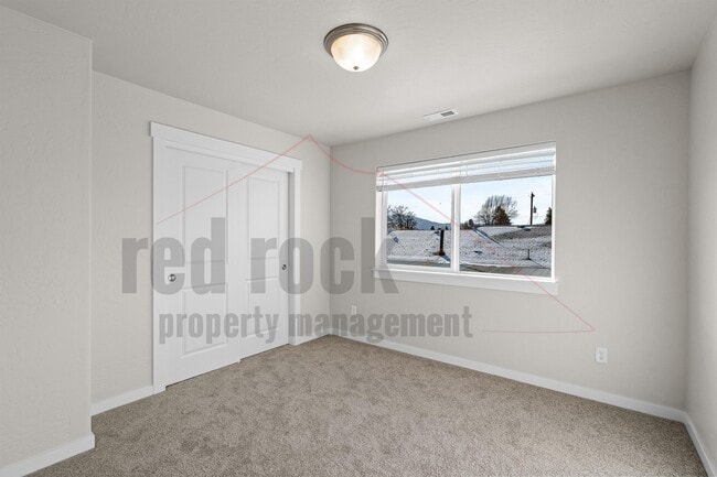 Building Photo - 1228 N Tschirley Rd