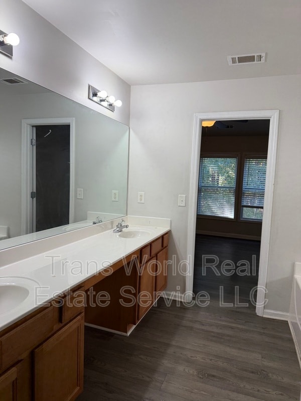 Building Photo - 2363 Jasmine Glen Dr